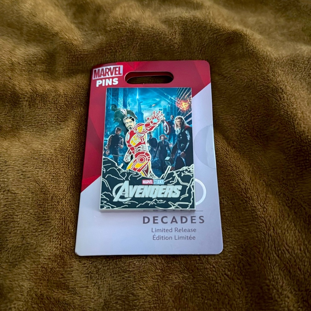 Disney Pin (on-pin) Marvel Avengers Decades